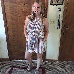 Super cute romper with tie belt and pockets!